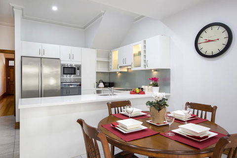 Carrington Charm - CBD - WiFi - Parking - Holiday Adelaide 3