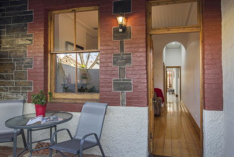Carrington Charm - CBD - WiFi - Parking - Holiday Adelaide 2