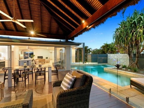 Carrothool 29 - 6 BDRM Canal Home With Pool - Holiday Adelaide 2