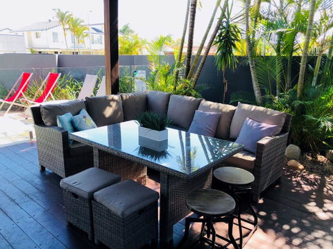 Carrothool 29 - 6 BDRM Canal Home With Pool - Holiday Adelaide 3