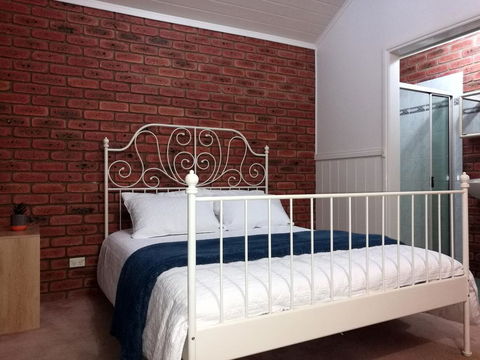 Castle Stay At Lakes Entrance - Holiday Adelaide 3