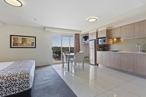 CBD Executive Apartments - Holiday Adelaide 2