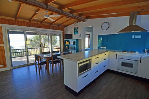 CDC-625 Beach House - Holiday Adelaide 0