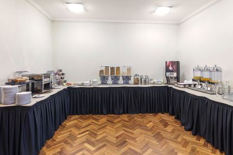 Central Motel & Apartments, Best Western Signature Collection - Holiday Adelaide 3