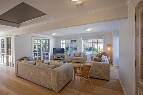 Chapel Island Retreat - Holiday Adelaide 1