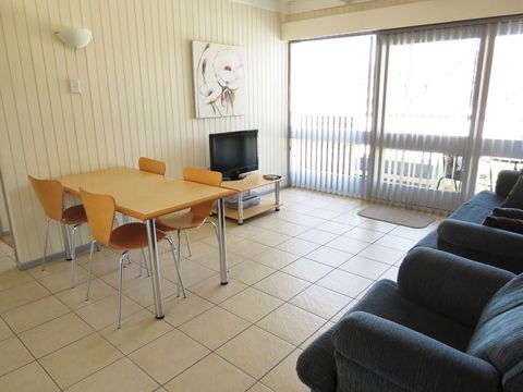 Chapman Court - Holiday Adelaide 2