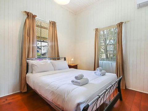 Charming Characterful Rustic-style Home Near The Gabba - Holiday Adelaide 2
