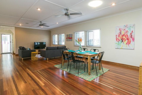Charming Home By The Sea - Holiday Adelaide 0