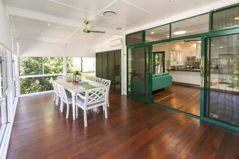 Charming Home By The Sea - Holiday Adelaide 3