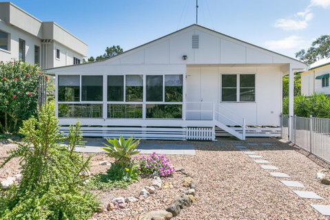 Charming Home By The Sea - Holiday Adelaide 1