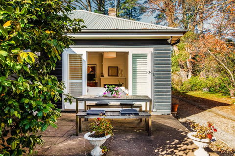 Charming Mountain Cottage - Holiday Adelaide 0