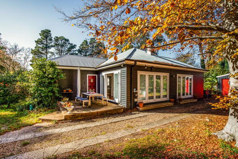 Charming Mountain Cottage - Holiday Adelaide 1