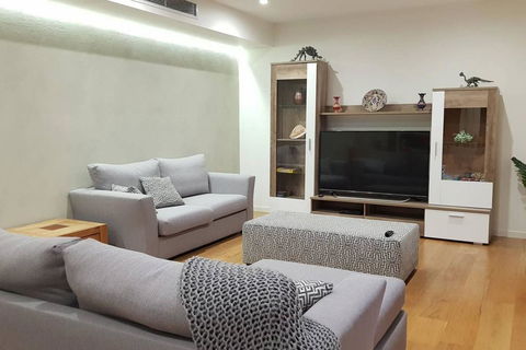 CHELSEA Family Home Close To Beach & Shops - Holiday Adelaide 0