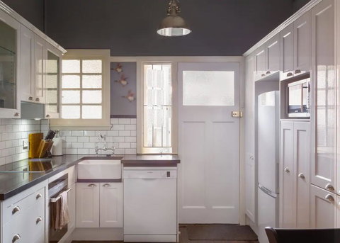 Chic 2 Bedroom Ground Floor Apartment In Trendy New Farm - Holiday Adelaide 1