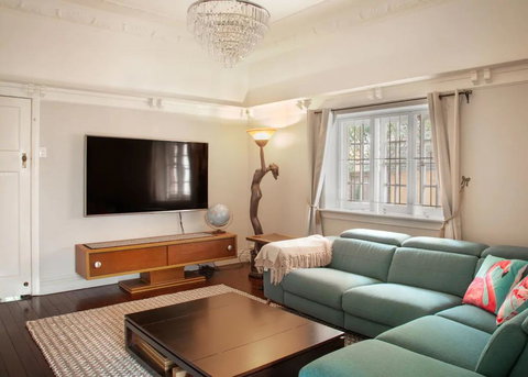 Chic 2 Bedroom Ground Floor Apartment In Trendy New Farm - Holiday Adelaide 0