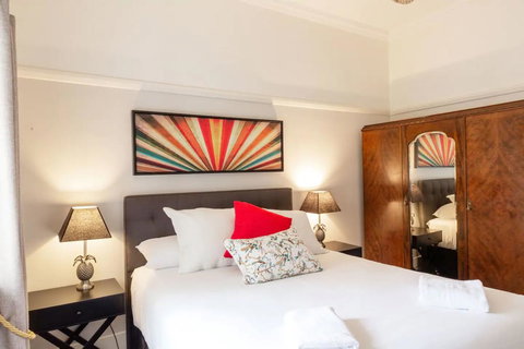 Chic 2 Bedroom Ground Floor Apartment In Trendy New Farm - Holiday Adelaide 2