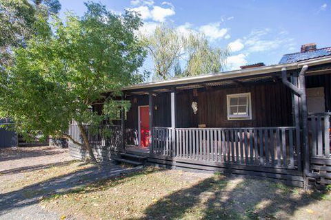 Chum Creek Hut - Holiday Adelaide 2
