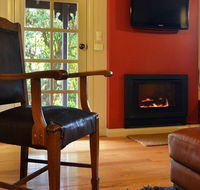 Circa Red London Daylesford - Holiday Adelaide