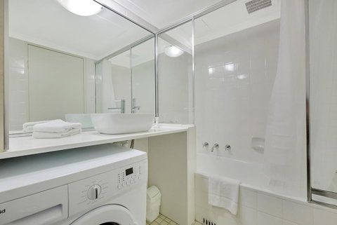 City Apartment At College St - Holiday Adelaide 2