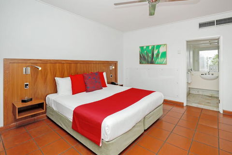 City Centre Accommodation - Holiday Adelaide 0