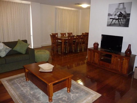 City Getaway 3 Bedroom Adelaide's East End - Holiday Adelaide 2