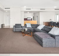 City-Centre Apartment With River Views and Balcony - Holiday Adelaide