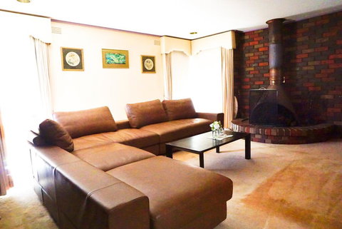 Classic Double Brick Garden House - Holiday Adelaide 2