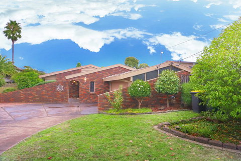 Classic Double Brick Garden House - Holiday Adelaide 0