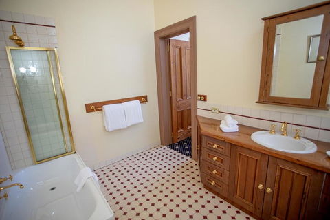 Clocktower Suites - Holiday Adelaide 2