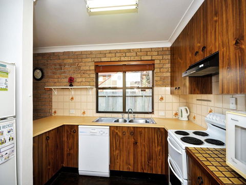 Close To The Main Surf Beach - Holiday Adelaide 2