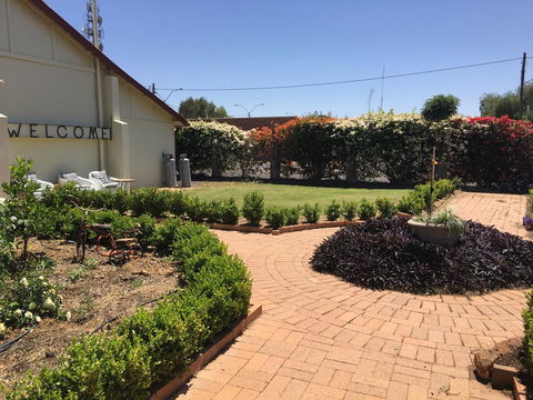 Club Boutique Hotel Cunnamulla - Holiday Adelaide 1