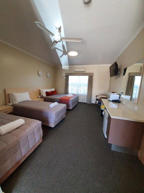 Club Motor Inn - Holiday Adelaide 1