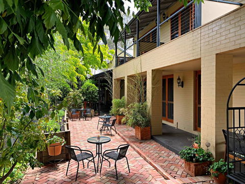CocknBull Boutique Hotel Echuca - Holiday Adelaide 1
