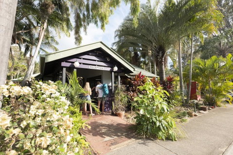 Colonial Village Cabins, Camping & Tours - Hervey Bay YHA - Holiday Adelaide 2