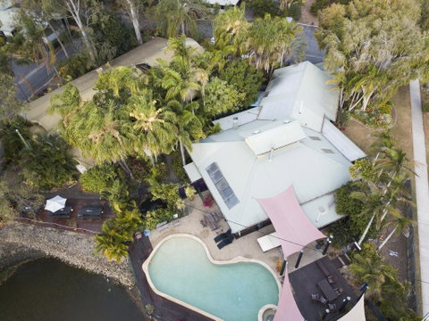 Colonial Village Cabins, Camping & Tours - Hervey Bay YHA - Holiday Adelaide 1