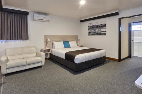 Comfort Hotel Olde Tudor - Holiday Adelaide 3