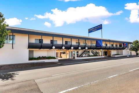 Comfort Inn & Suites Manhattan - Holiday Adelaide 1