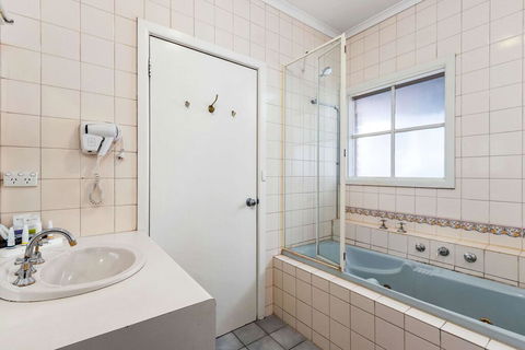 Comfort Inn Greensborough - Holiday Adelaide 1