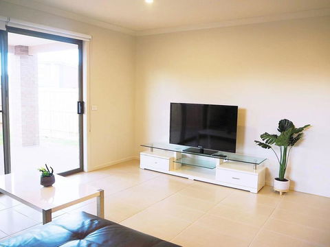 Comfortable 5BR House 6mins To Werribee Station.Great Ocean Road Tourist Stopover - Holiday Adelaide 2