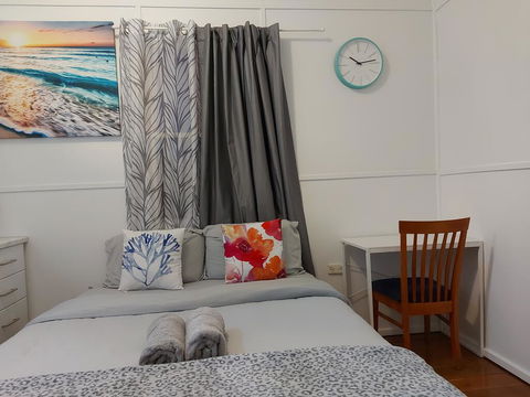 Comfortable Guest Room Closes To Emerald CBD - Holiday Adelaide 0