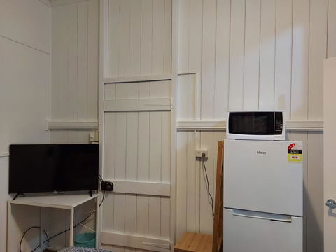 Comfortable Guest Room Closes To Emerald CBD - Holiday Adelaide 3