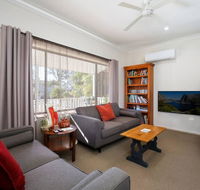 Comfortable Queen sized room near Tuggerah Lake - Holiday Adelaide