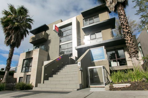 Comfy Kew Apartments - Holiday Adelaide 3