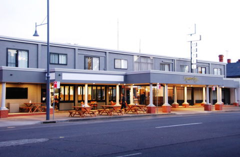 Commodore Motor Inn - Holiday Adelaide 0