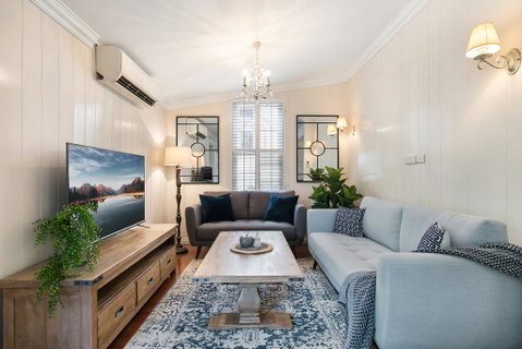Contemporary Cottage In Perfect Lifestyle Address - Holiday Adelaide 0