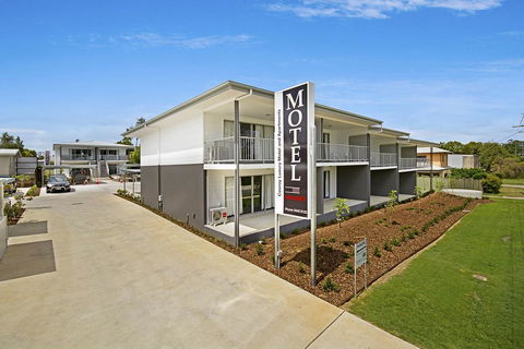 Cooroy Luxury Motel Apartments - Holiday Adelaide 3