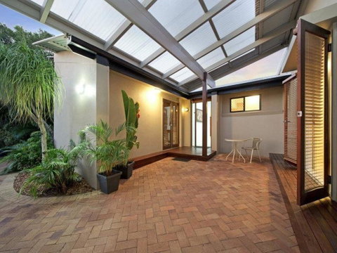 Coorumbong 16 - 5 BDRM Canal Home With Pool - Holiday Adelaide 3