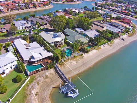Coorumbong 16 - 5 BDRM Canal Home With Pool - Holiday Adelaide 0