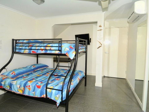 Coorumbong 36 - 6 BDRM Canal Home With Pool - Holiday Adelaide 1