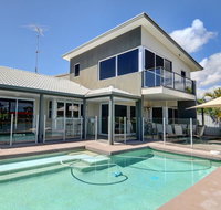 Coorumbong 36 - 6 BDRM Canal Home With Pool - Holiday Adelaide